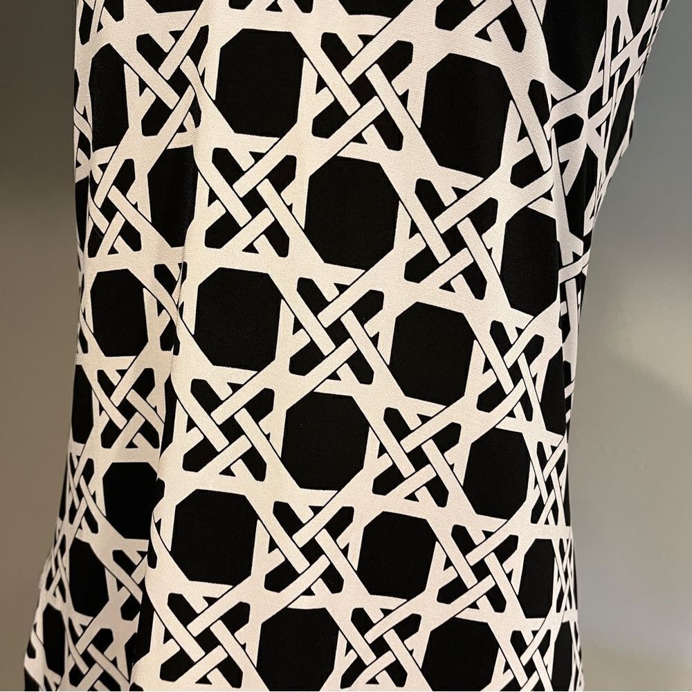 WHBM sleeveless geometrical sleeveless blouse/tunic‎ - Picture 3 of 13